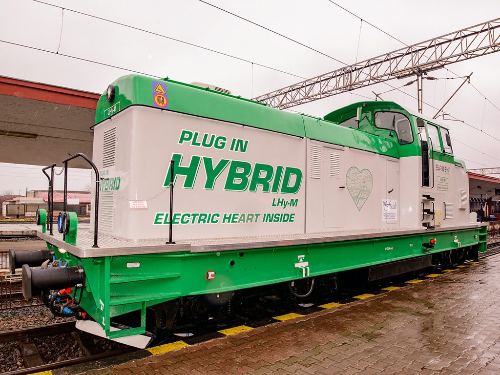 Euroest presents battery hybrid locomotive