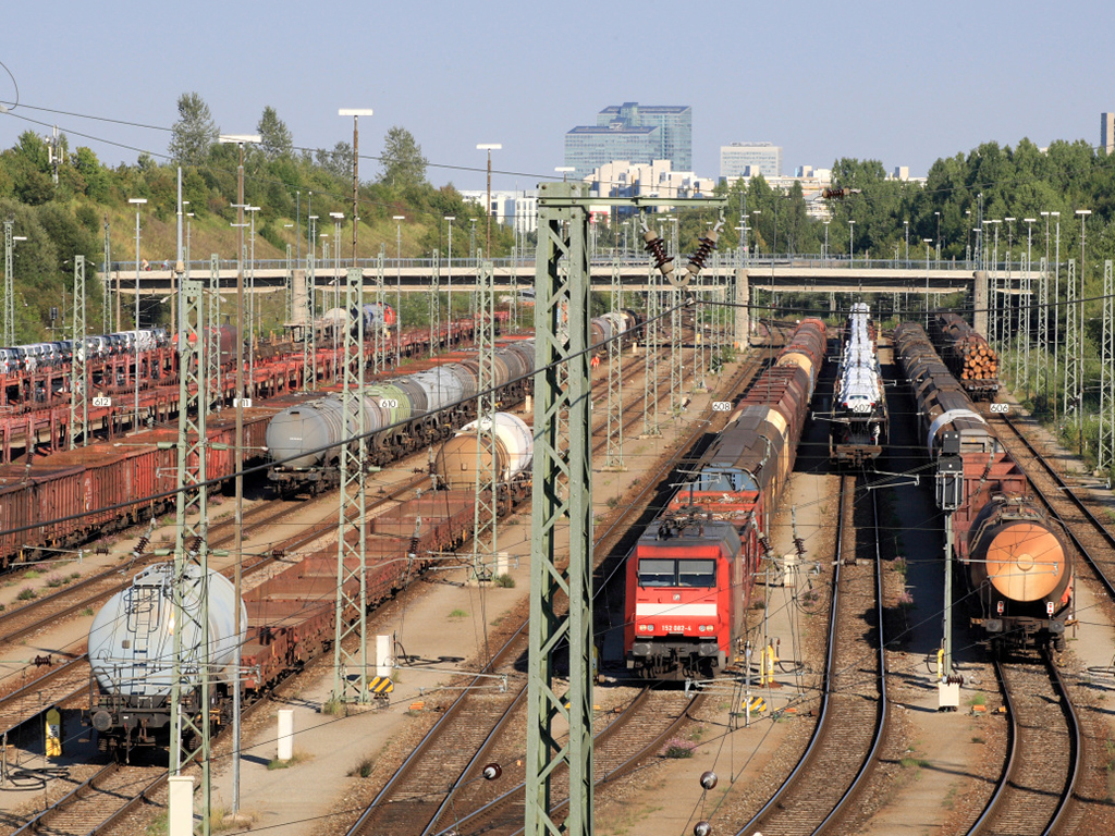 DB Cargo plans digital, low-noise wagon fleet by 2020