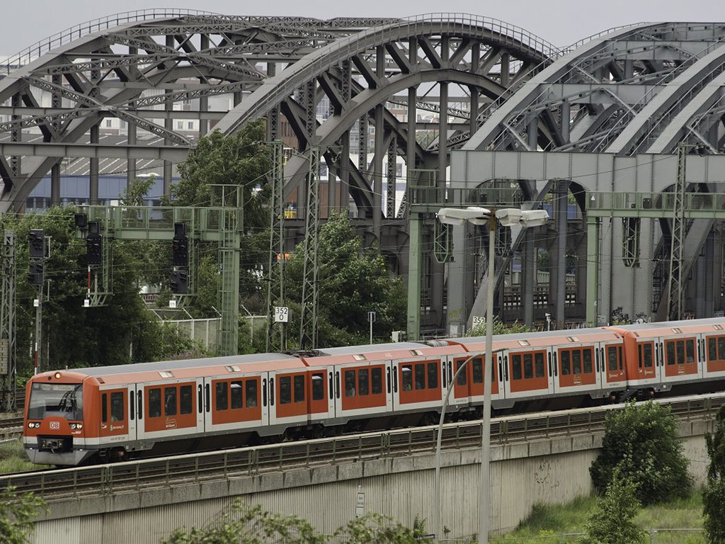 Hamburg S-Bahn automation agreement signed